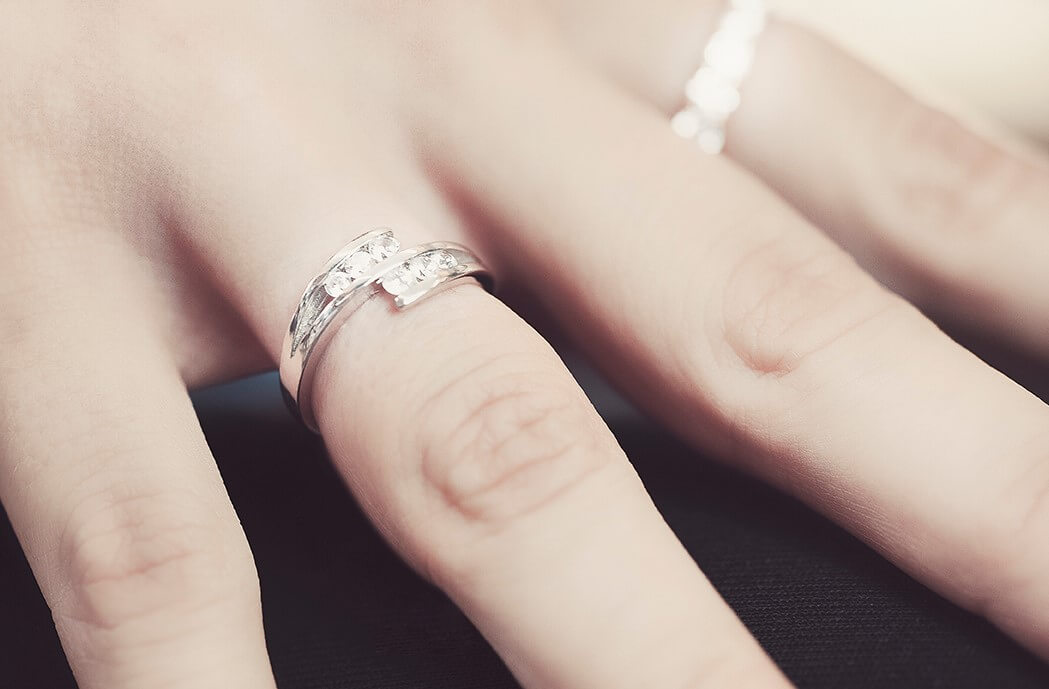 7 errores tipicos al comprar un anillo de compromiso- Espacio
