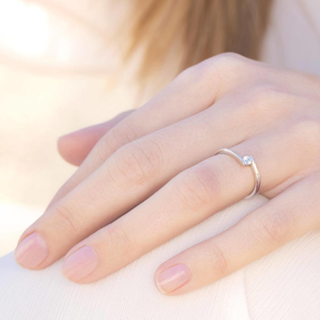 Anillo de cmpromiso solitario